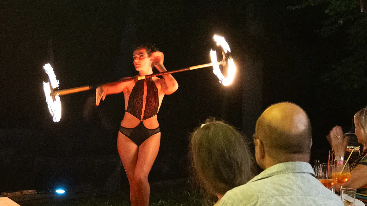 Aurora Elysion - Showact - Sex on fire